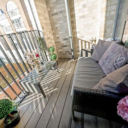 Greenwich Apartment With A River View & Balcony Near The 02 Arena & North Greenwich With Free Wifi & Fast Links Into Central London Kültér fotó